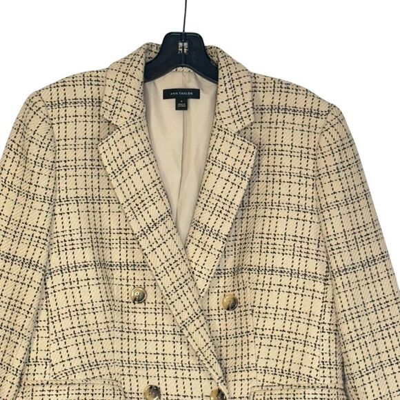 Ann Taylor The Tailored Double Breasted Blazer in Tweed | Size 6 - Picture 4 of 8